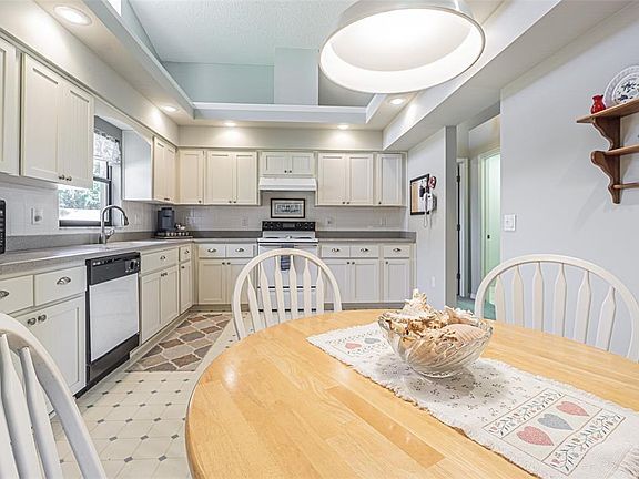 4th image of 13837 LEROUX DRIVE