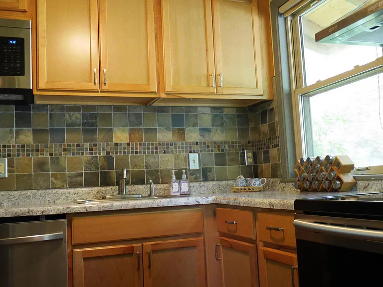 2362 Parkwood Ave — Photo 12