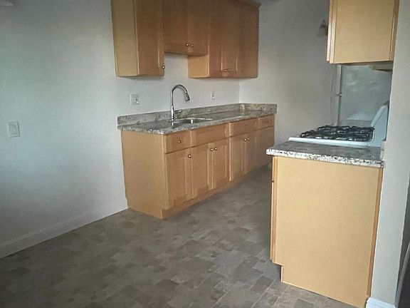 3rd image of 645 Elm St Unit 1