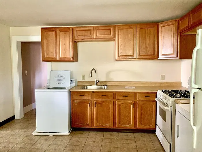 1 bed, 1.0 bath, 780 sqft — Photo 2