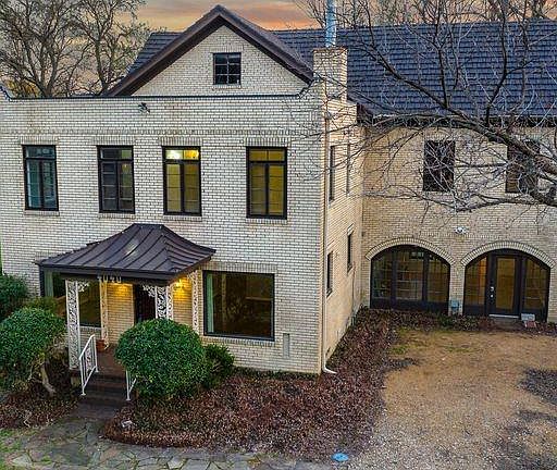 3rd image of 4040 Beaver Brook Ln