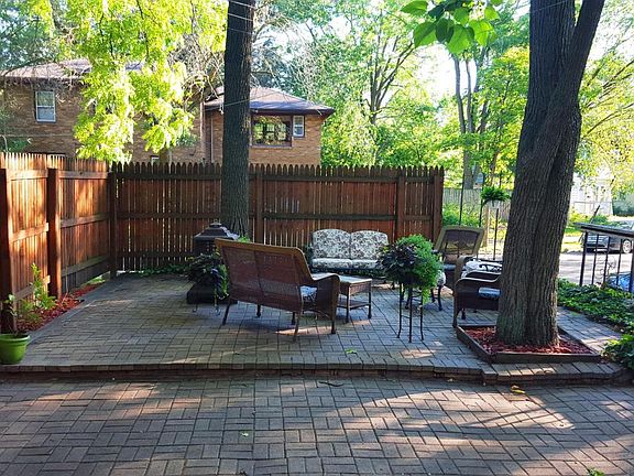 4th image of 1901 Plainfield Ave NE