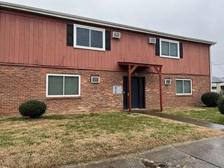 1802 Myers Ave — Photo 10
