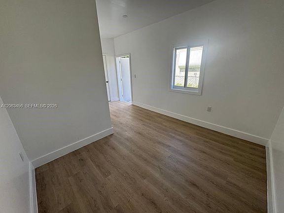 4th image of 670 NE 166th St