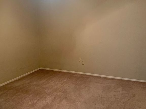 5th image of 300 E Knoxville St APT 7