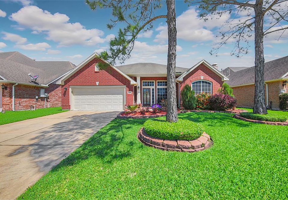 1st image of 3031 Fallbrook Dr