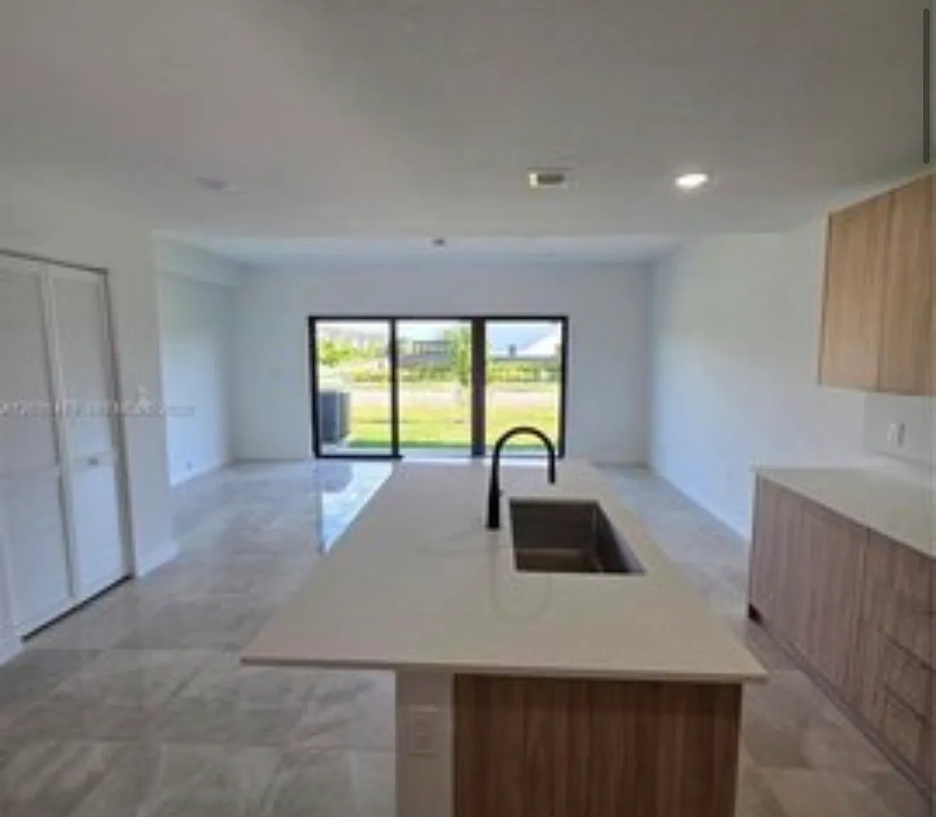 4 bed, 1600 sqft, $2,900 — Photo 3