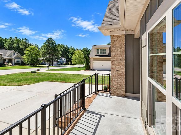 3rd image of 5977 Tipperary Dr