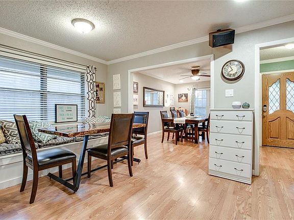 4th image of 2110 Columbia Dr