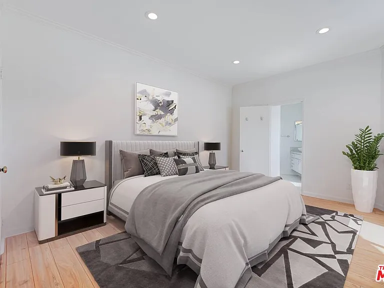 832 Palm Ave #305 — Photo 11