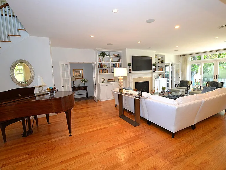 135 E Ave — Photo 8