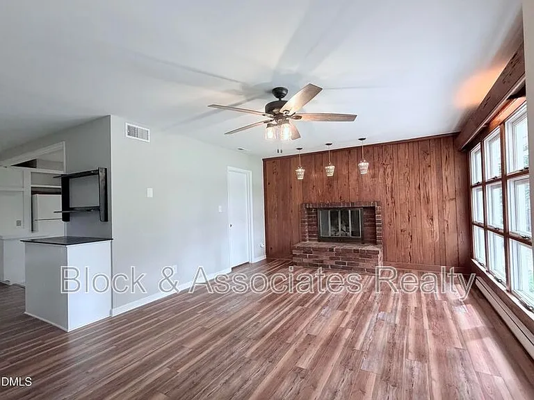 405 N Main St — Photo 5