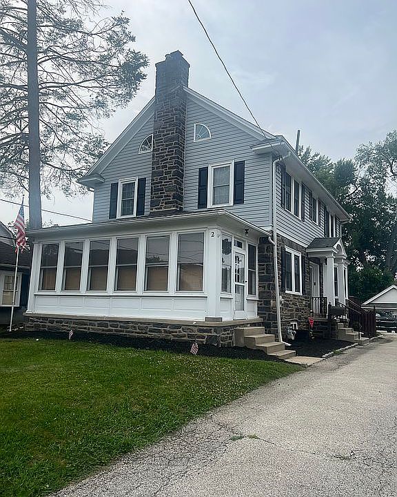 2nd image of 2 E Mercer Ave