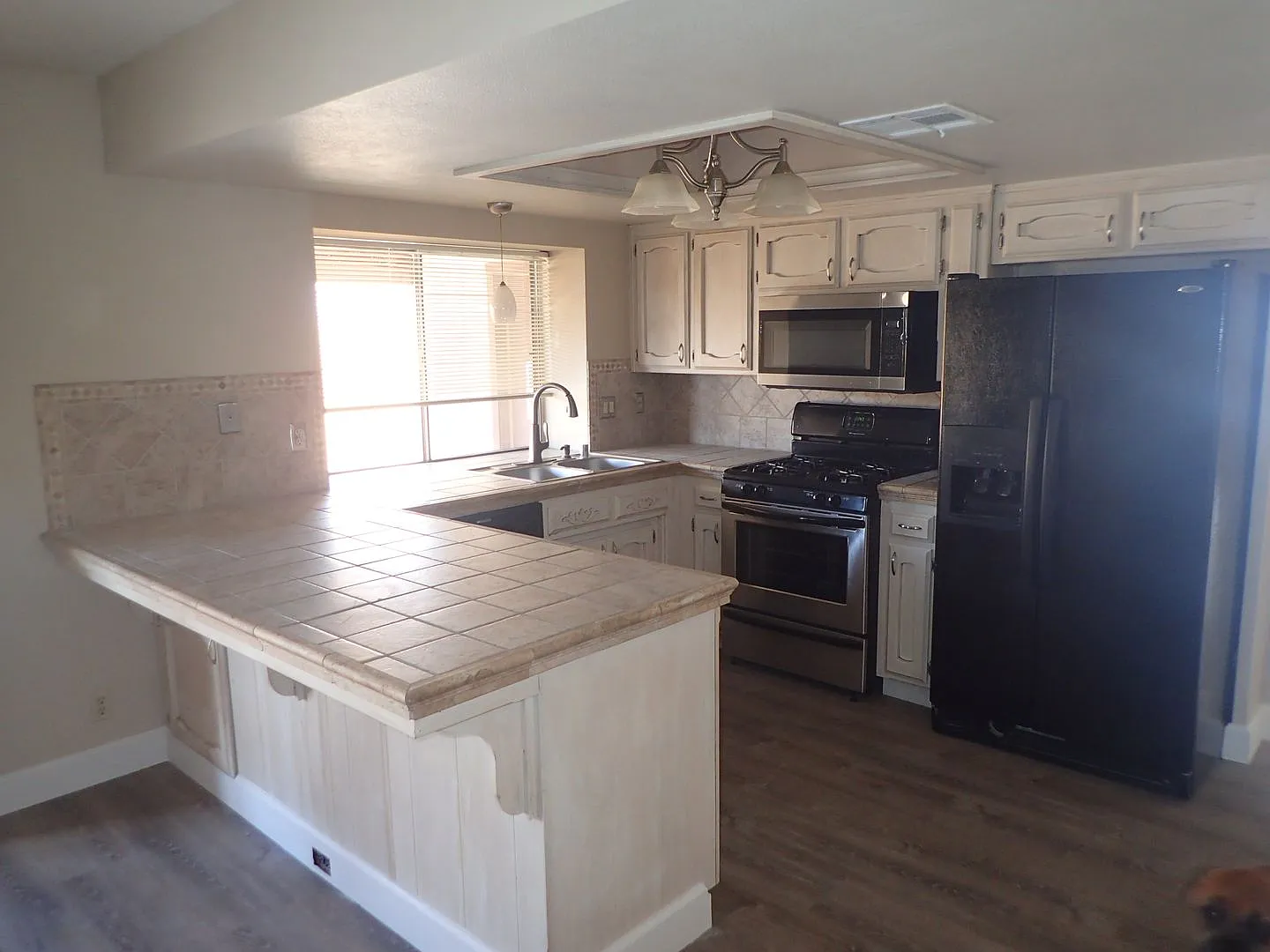 Corner house — Photo 2