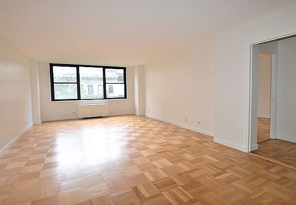 4th image of 333 E 49th St APT 6R