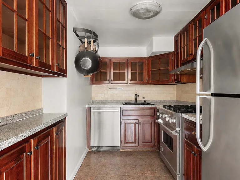 217 W 14th St #5R — Photo 10
