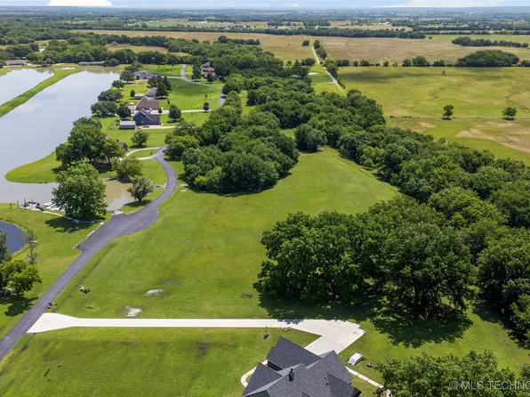 5544 Lake Dr, Mounds, OK 74047
