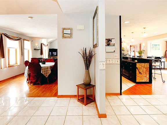 3rd image of 19 Scenic Rd