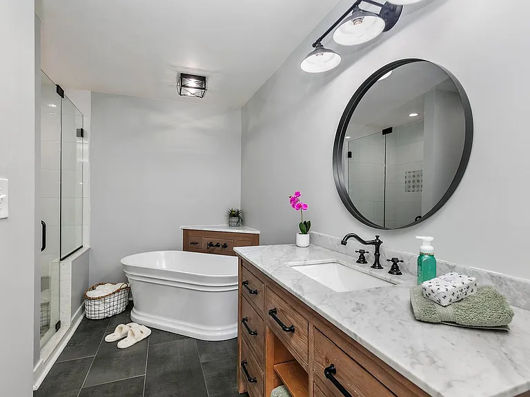 1037 N Harrison St — Photo 15