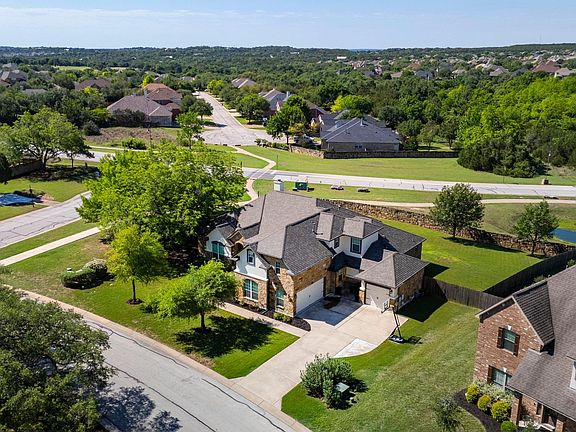 2nd image of 371 Stoney Point Rd