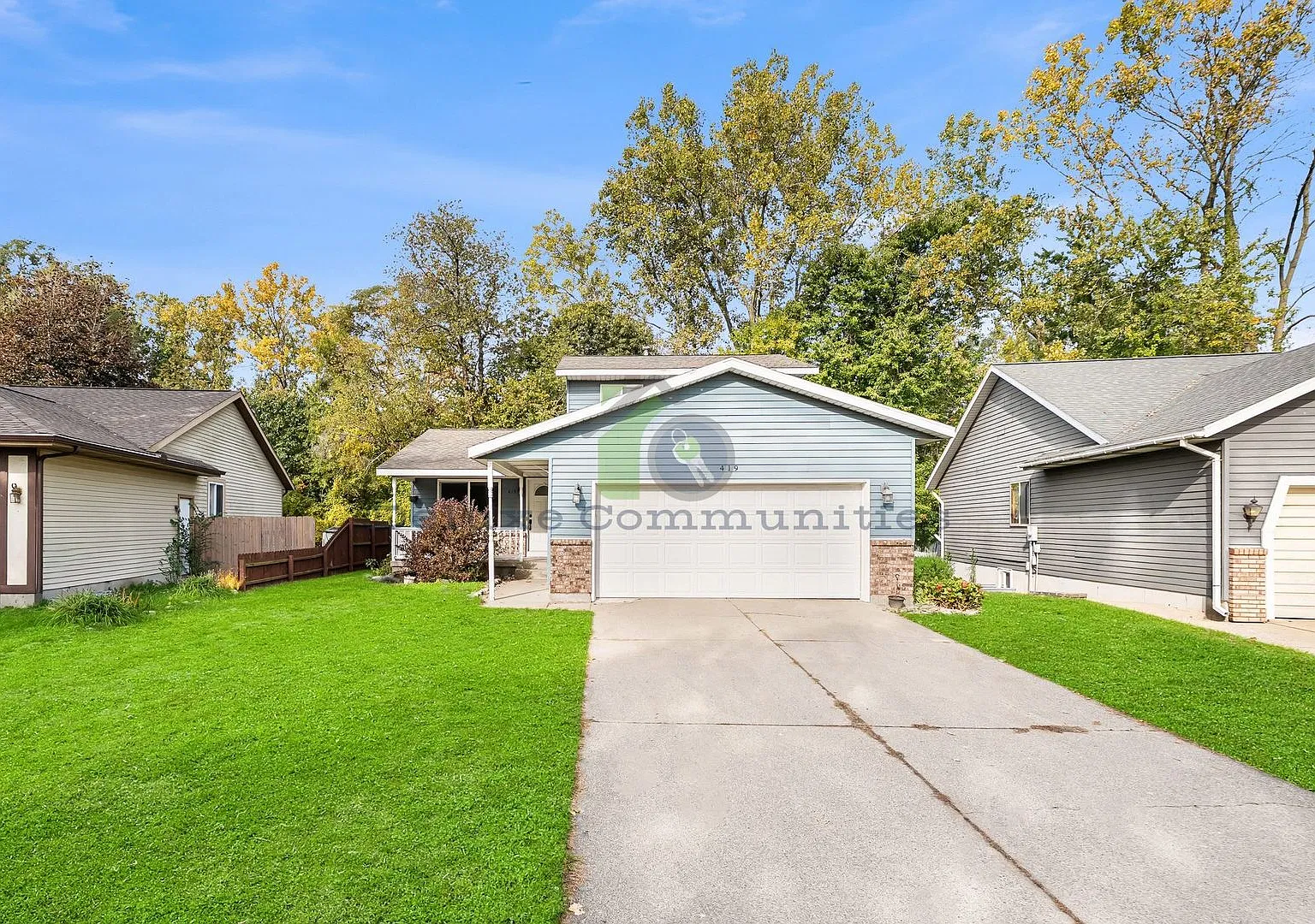 Beautiful Spacious 4 Bedroom Kentwood Home — Photo 3