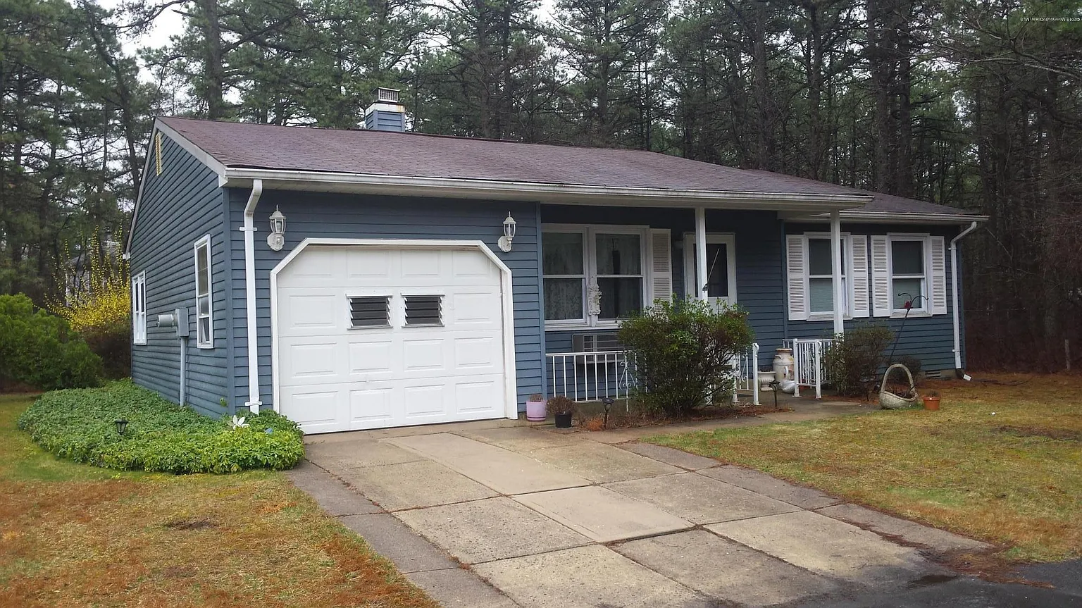 11 Attleboro Lane photo 1