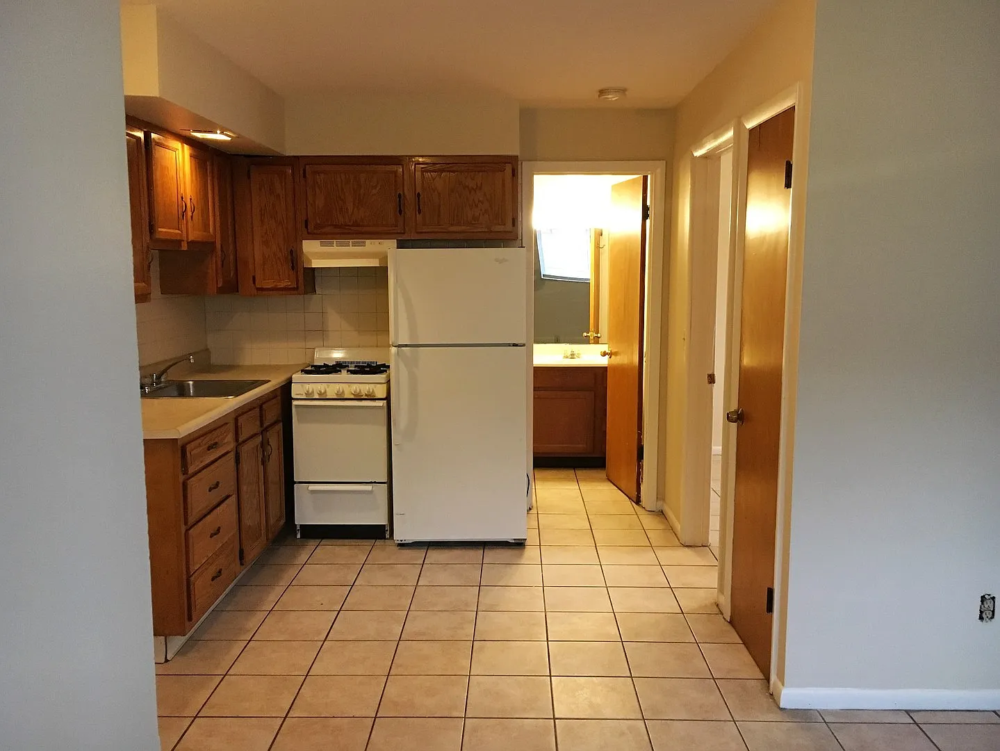 676 Riverview — Photo 3