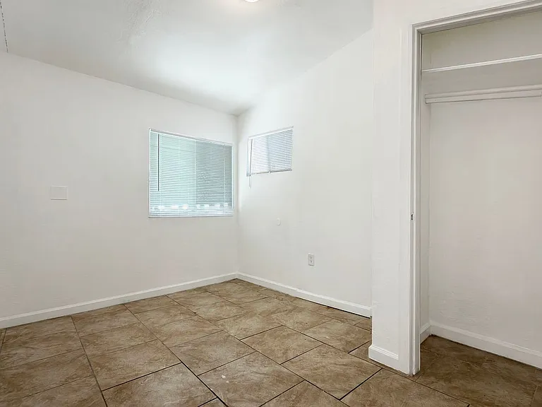 2657 E Monroe St — Photo 13