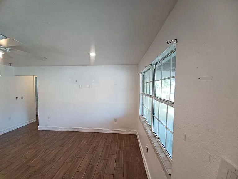367 Montgomery Ave — Photo 3