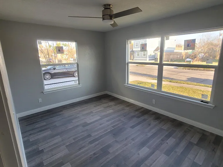 4024 Avenue N 1/2 — Photo 16