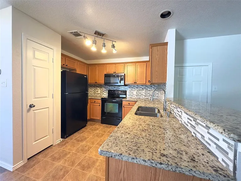 513 Rolling Oak Dr — Photo 7