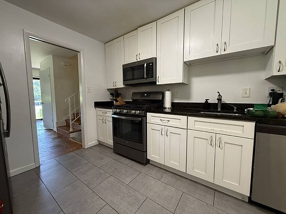 3rd image of 1105 Sharon Ct