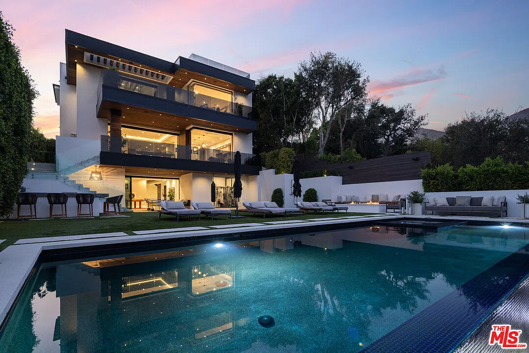 6 bed, 8.0 bath, 7890 sqft, $75,000 — Photo 2