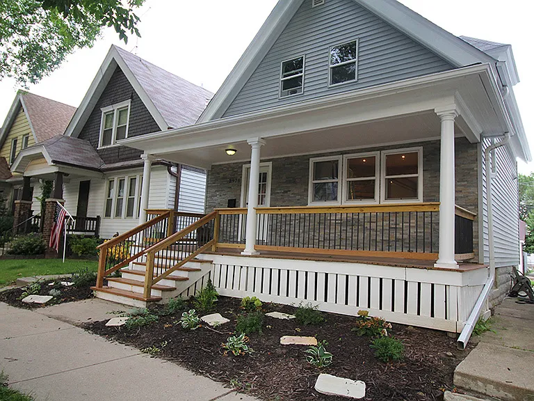 2970 S Clement Ave — Photo 1