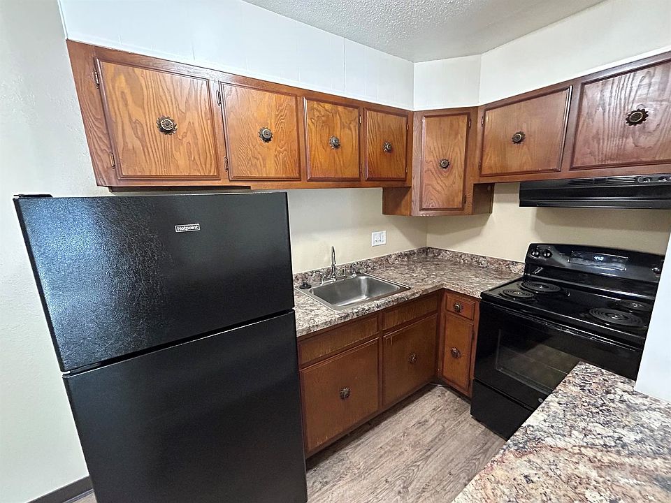 2nd image of 126 32nd St NE APT 14