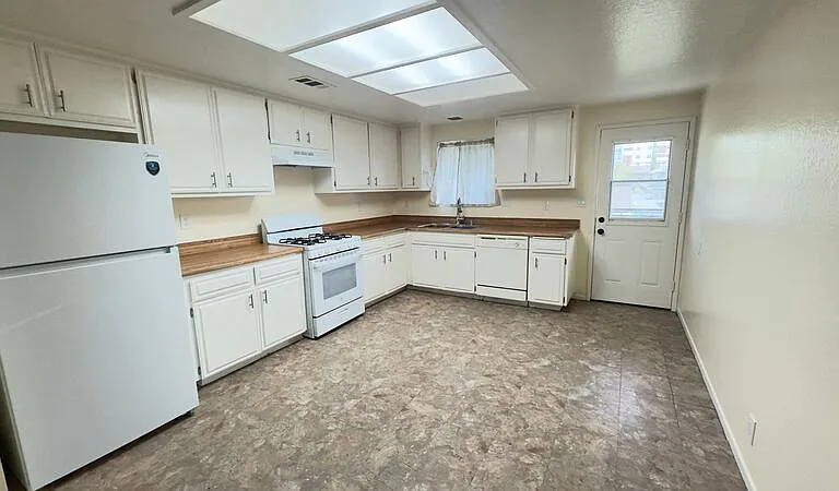 539 N Alameda Ave #4 — Photo 5