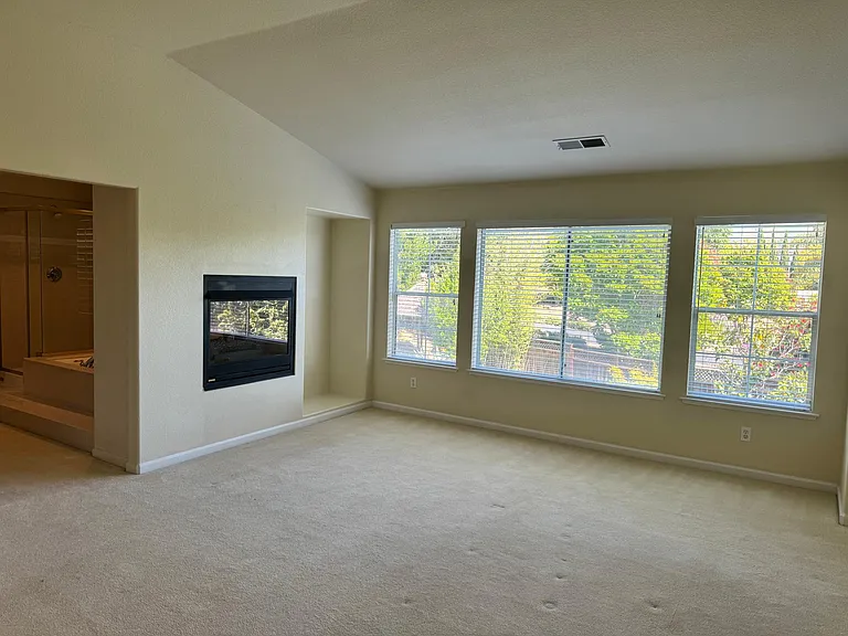 189 Clarence Way — Photo 7