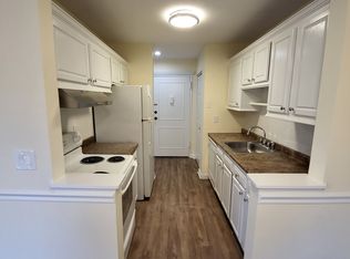 43 Balance Rock Rd APT 14, Seymour, CT 06483