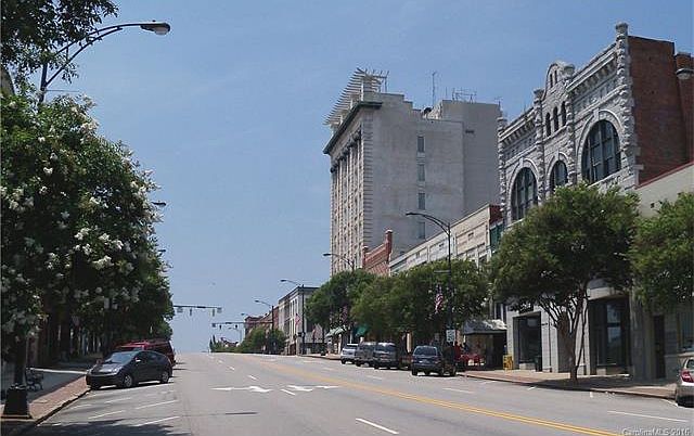 2nd image of 118 N Main St #3B