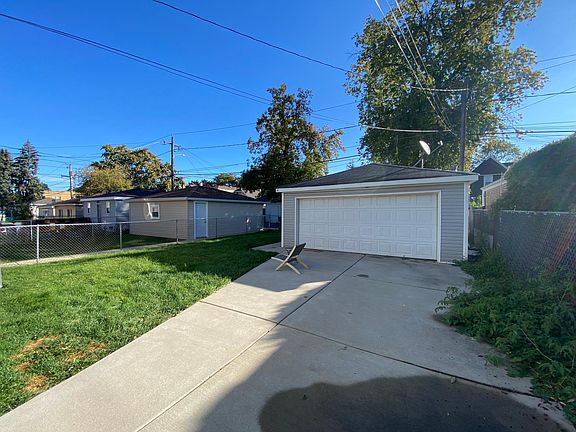 4th image of 3221 Cuyler Ave #1