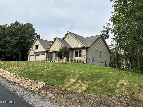 4th image of 279 Coyatee Dr N