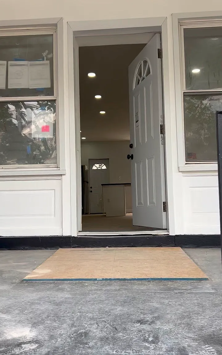 3 bed, 1025 sqft, $1,900 — Photo 1