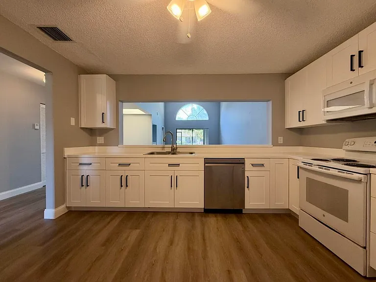 432 Ashwood Pl — Photo 10