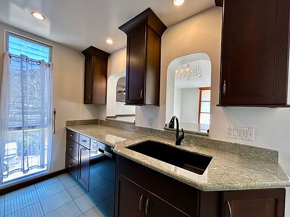 3rd image of 6455 La Jolla Blvd Unit 245