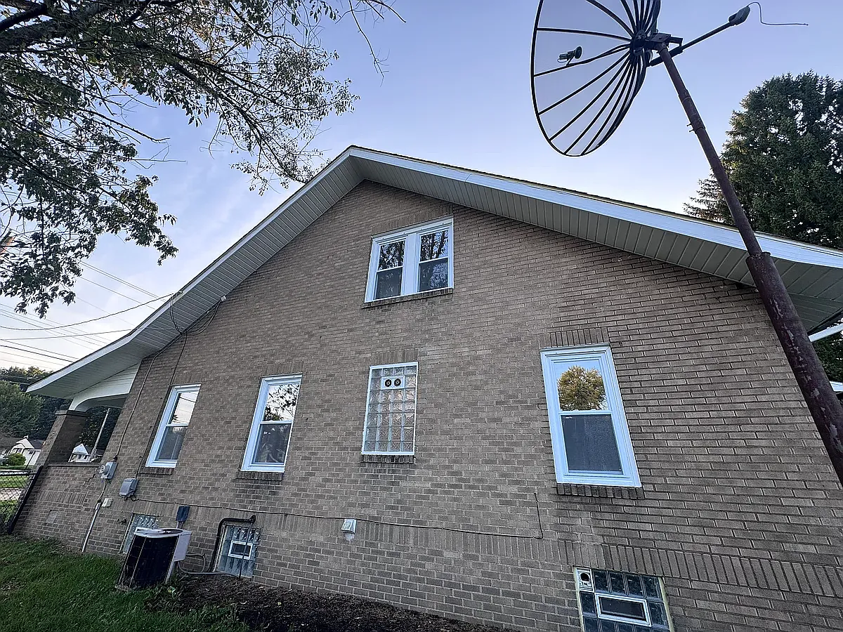4 bed, 1432 sqft, $2,200 — Photo 2