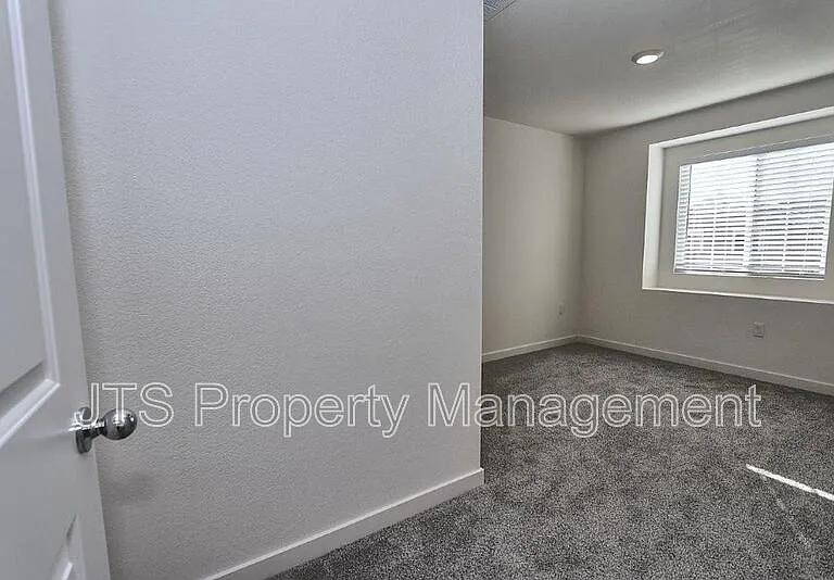 2097 Shady Tree Cir — Photo 58