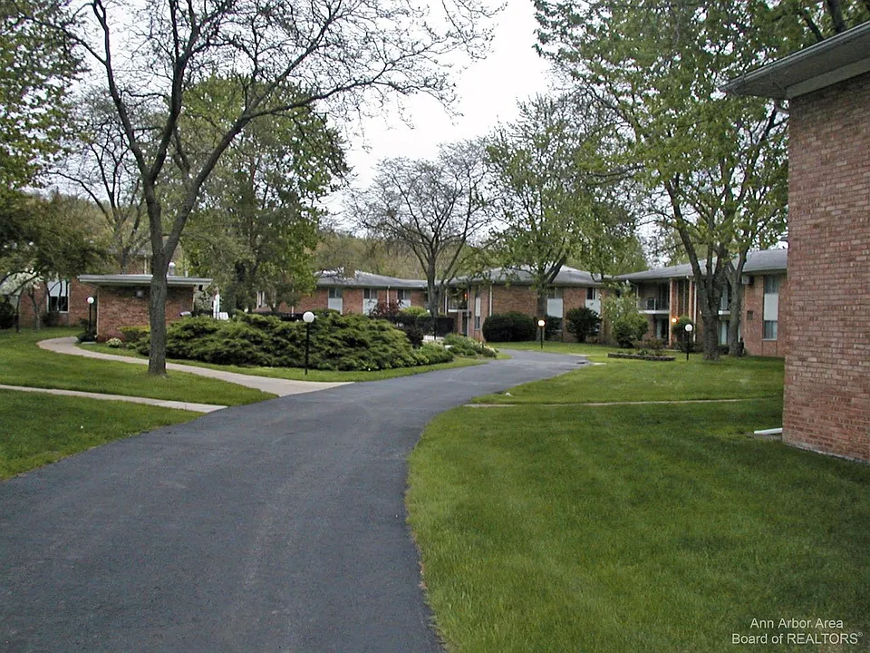 1217 Island Dr #204