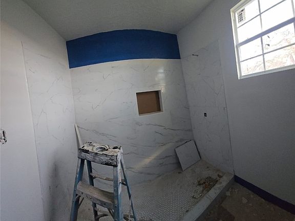 3rd image of 605 W Washington Ave