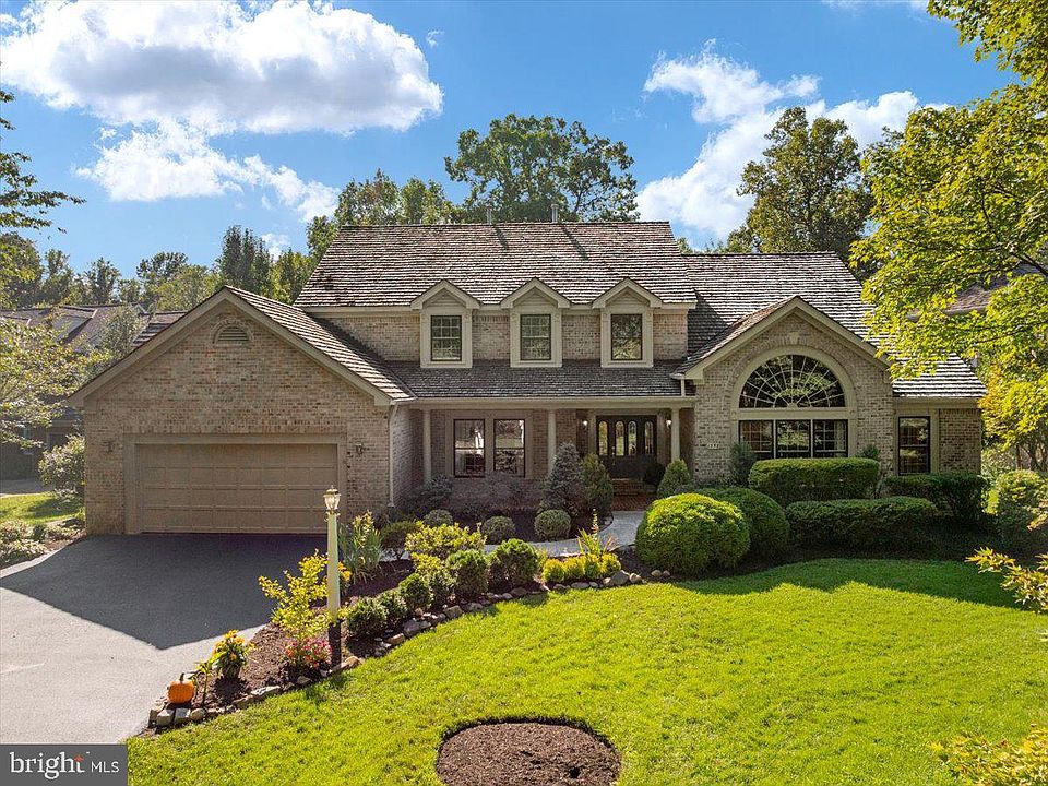 1st image of 1358 Lake Forest Ct