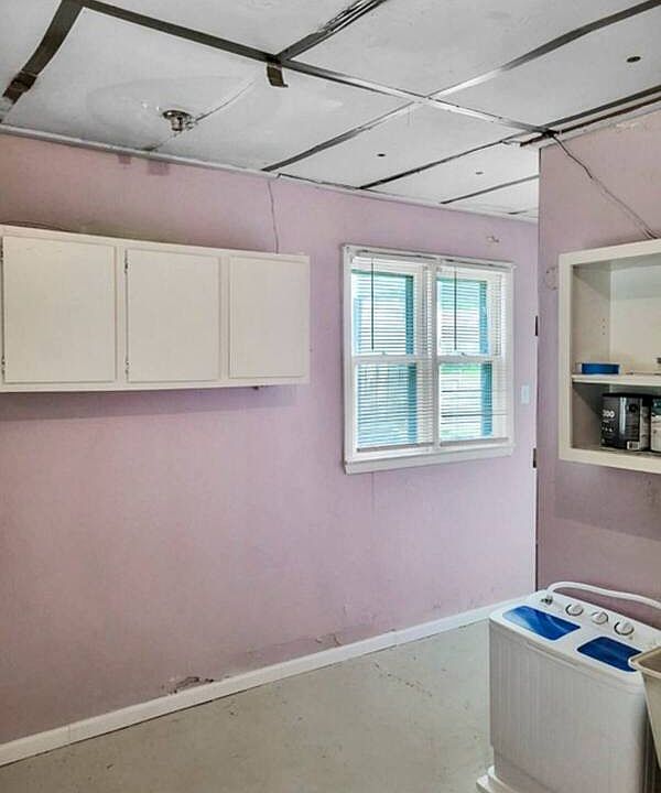 1st image of 9322 Grand Division Ave
